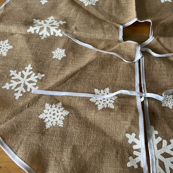 Christmas Tree Skirt NWOT - Picture 3 of 4